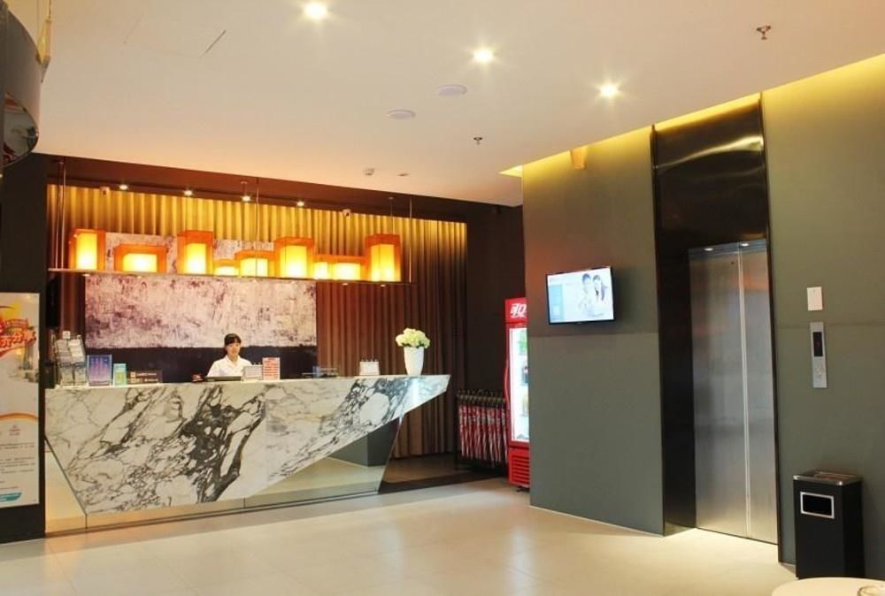 Jinjiang Inn Liuzhou Bubugao Square North Station Exterior photo